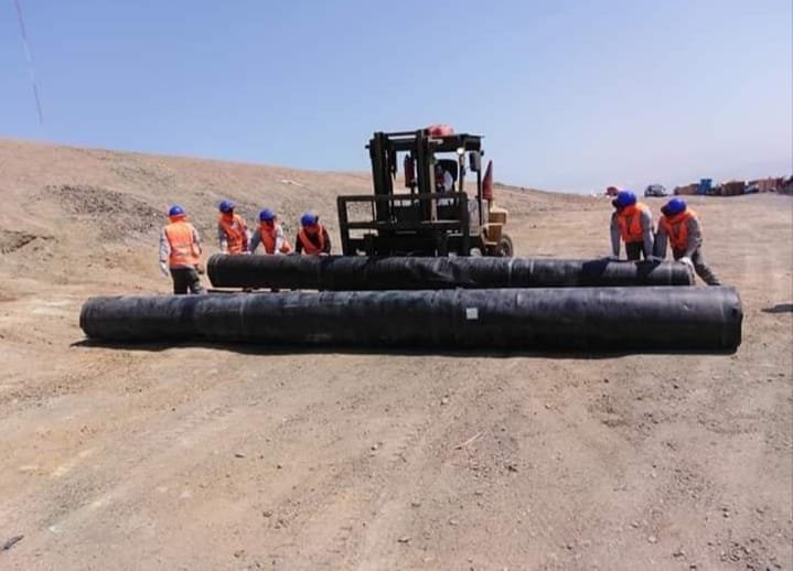 Displaye de geomembrana